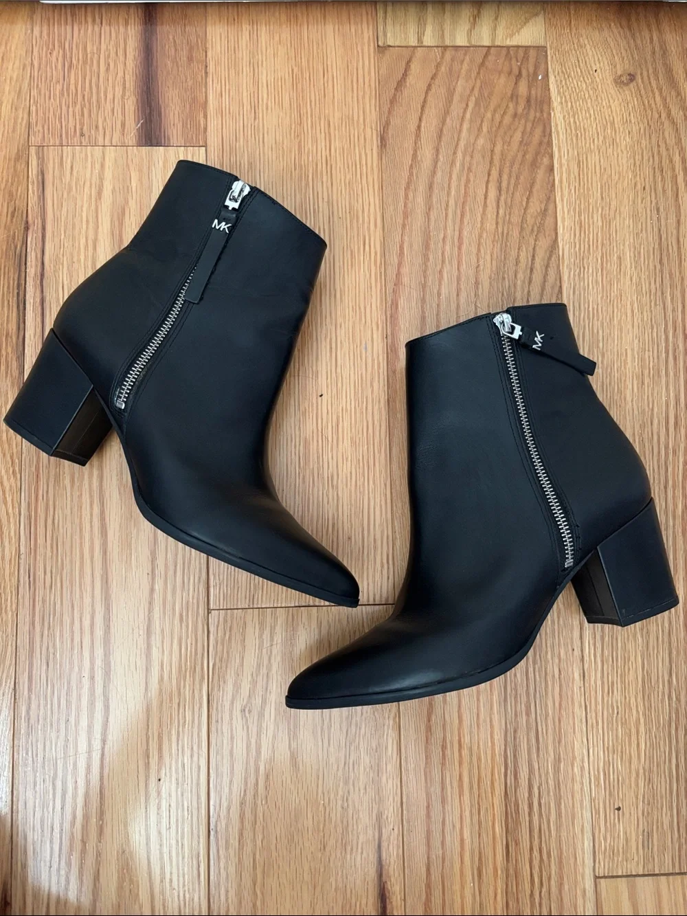 Micheal Kors Black Leather Zip Up Ankle Boots  size 9